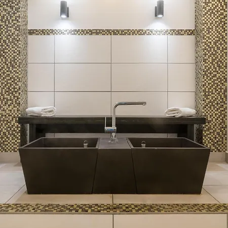Hotel-resort - Adults Only מלון